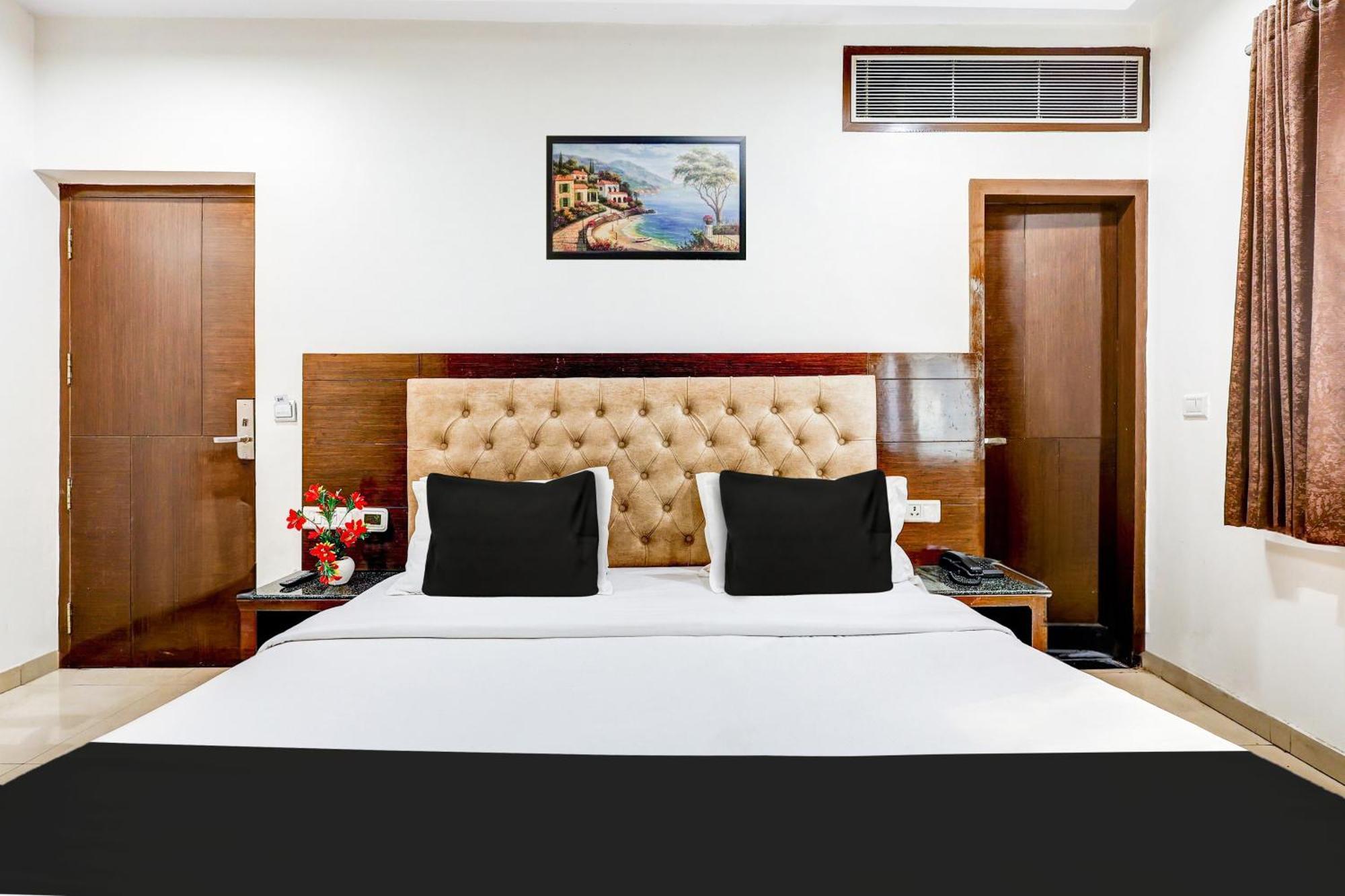 Super Townhouse Arakashan Road Paharganj Formerly Mohan International New Delhi Bagian luar foto
