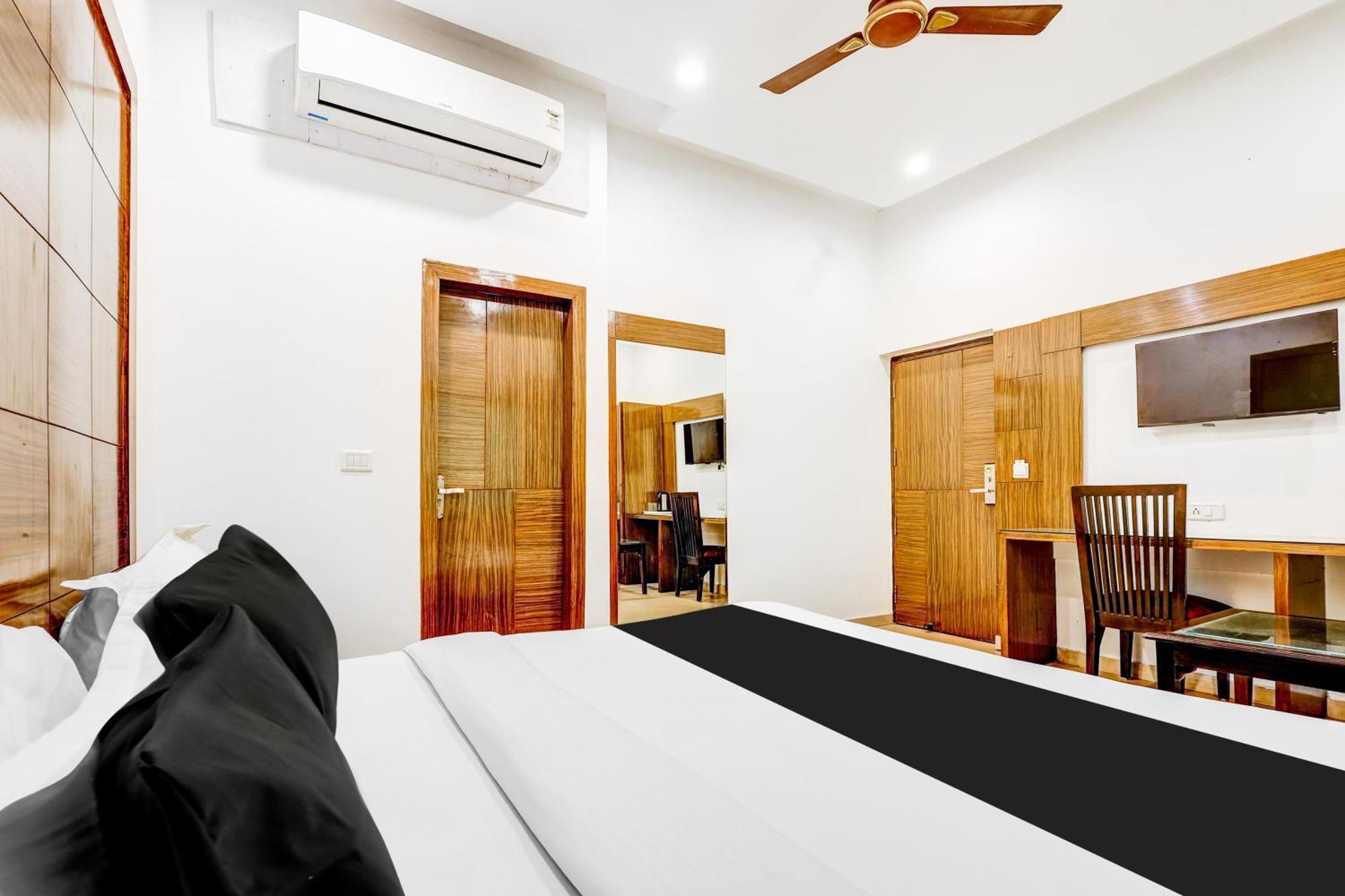 Super Townhouse Arakashan Road Paharganj Formerly Mohan International New Delhi Bagian luar foto