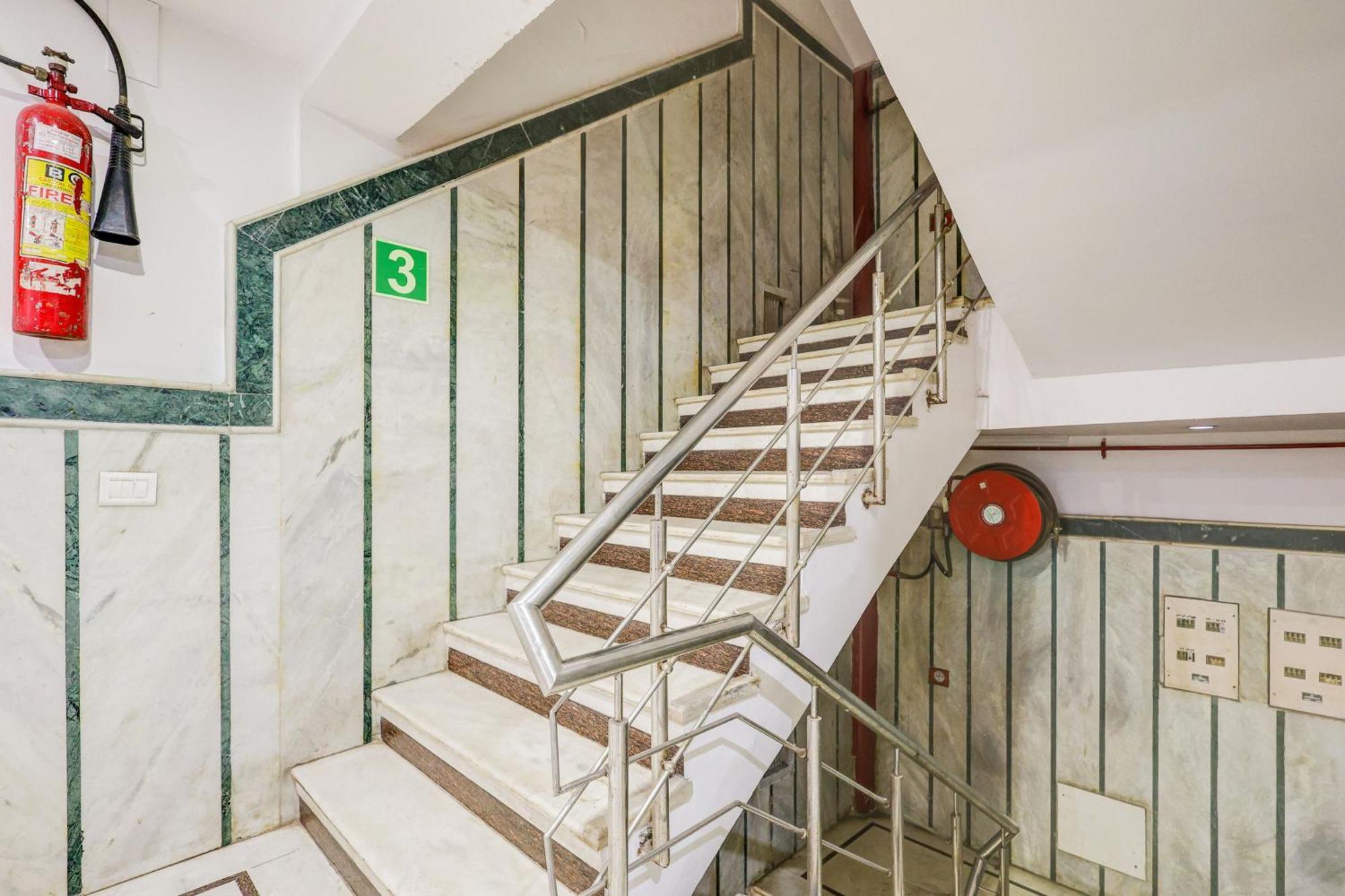Super Townhouse Arakashan Road Paharganj Formerly Mohan International New Delhi Bagian luar foto