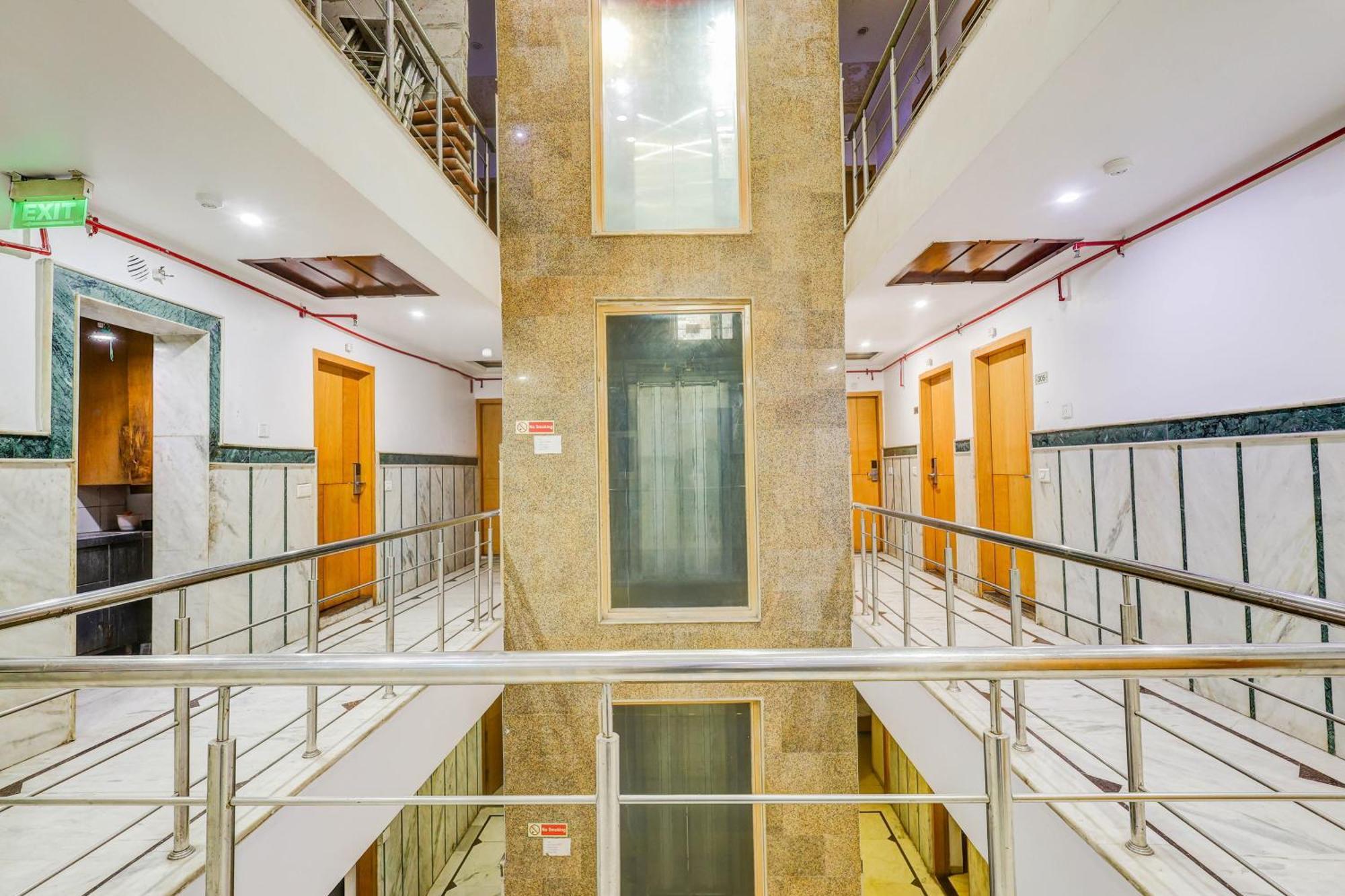 Super Townhouse Arakashan Road Paharganj Formerly Mohan International New Delhi Bagian luar foto