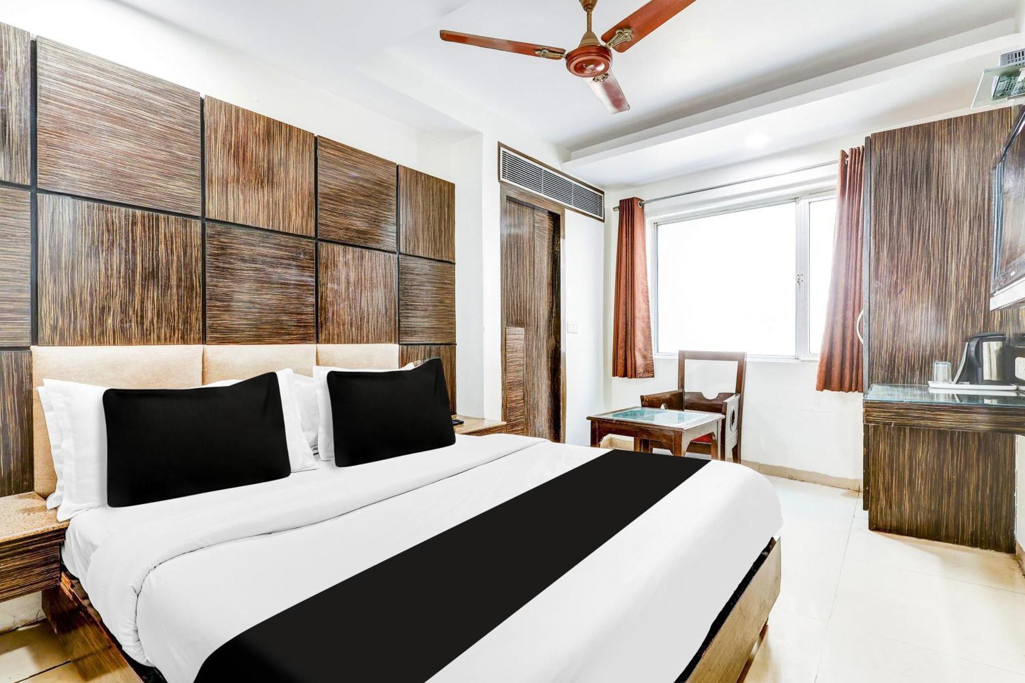 Super Townhouse Arakashan Road Paharganj Formerly Mohan International New Delhi Bagian luar foto