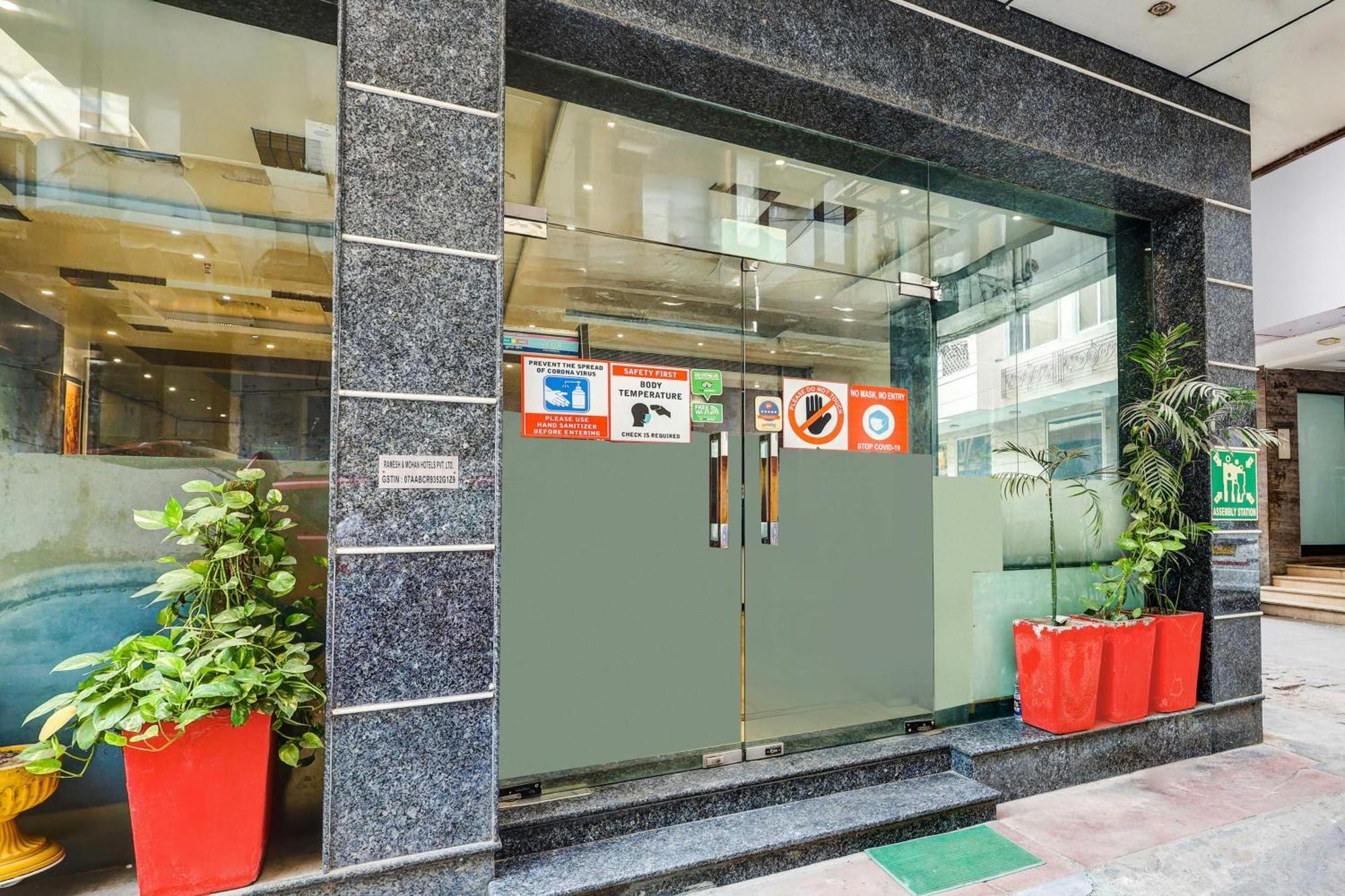 Super Townhouse Arakashan Road Paharganj Formerly Mohan International New Delhi Bagian luar foto