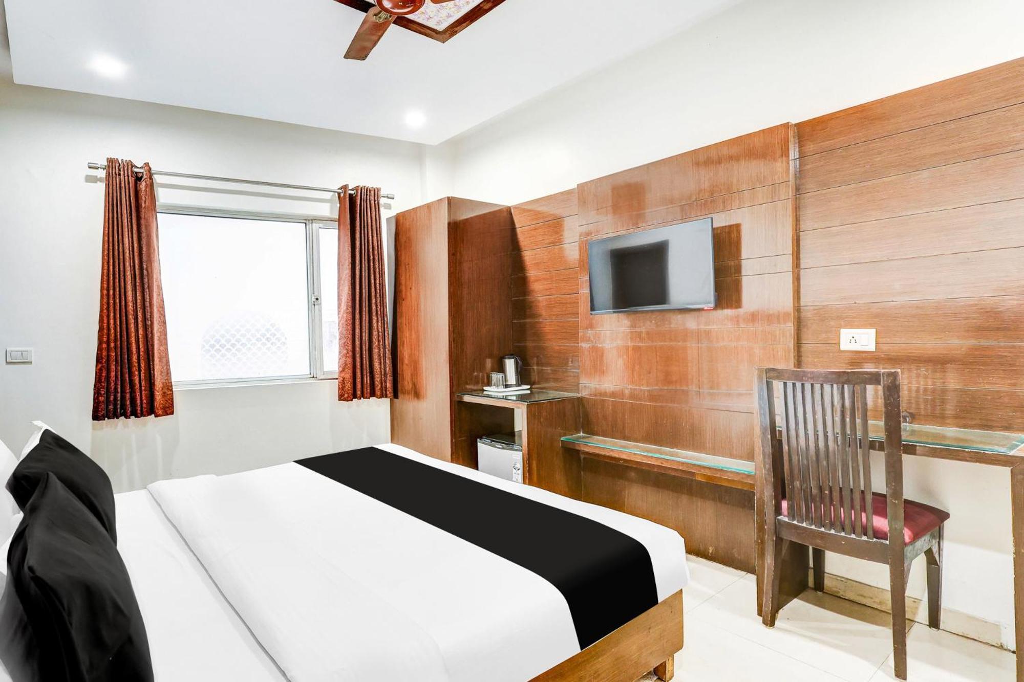 Super Townhouse Arakashan Road Paharganj Formerly Mohan International New Delhi Bagian luar foto