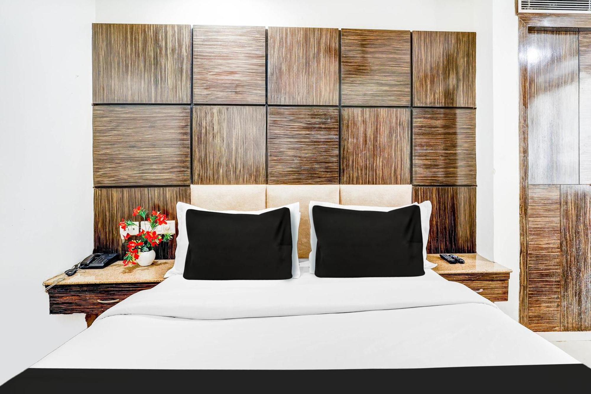 Super Townhouse Arakashan Road Paharganj Formerly Mohan International New Delhi Bagian luar foto