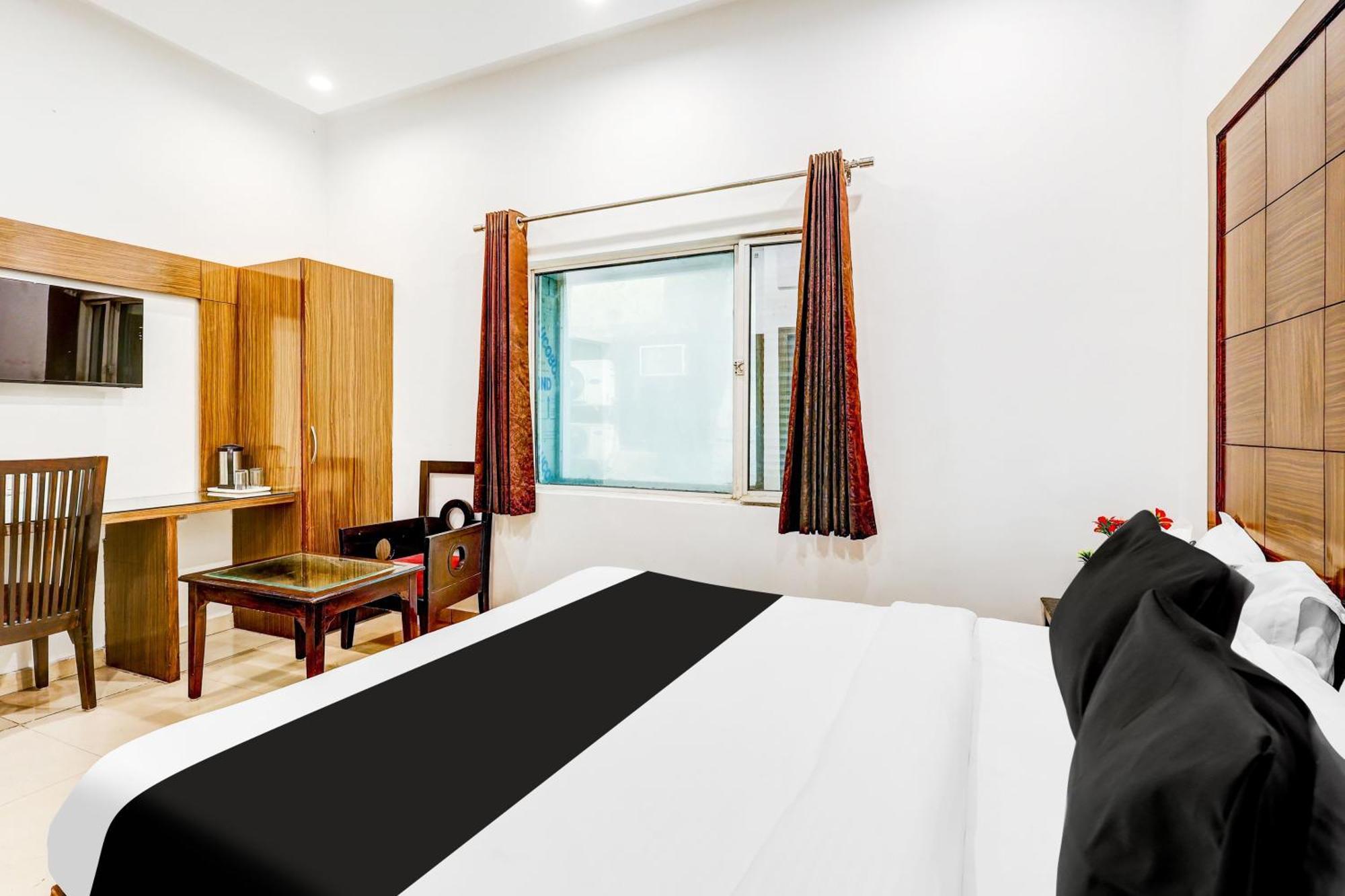Super Townhouse Arakashan Road Paharganj Formerly Mohan International New Delhi Bagian luar foto