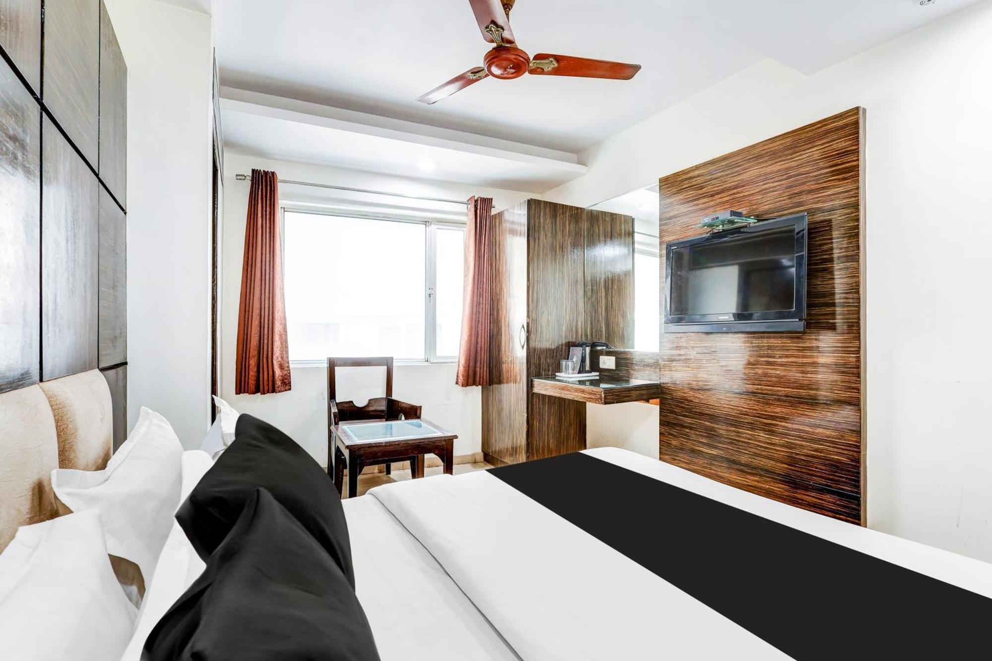 Super Townhouse Arakashan Road Paharganj Formerly Mohan International New Delhi Bagian luar foto