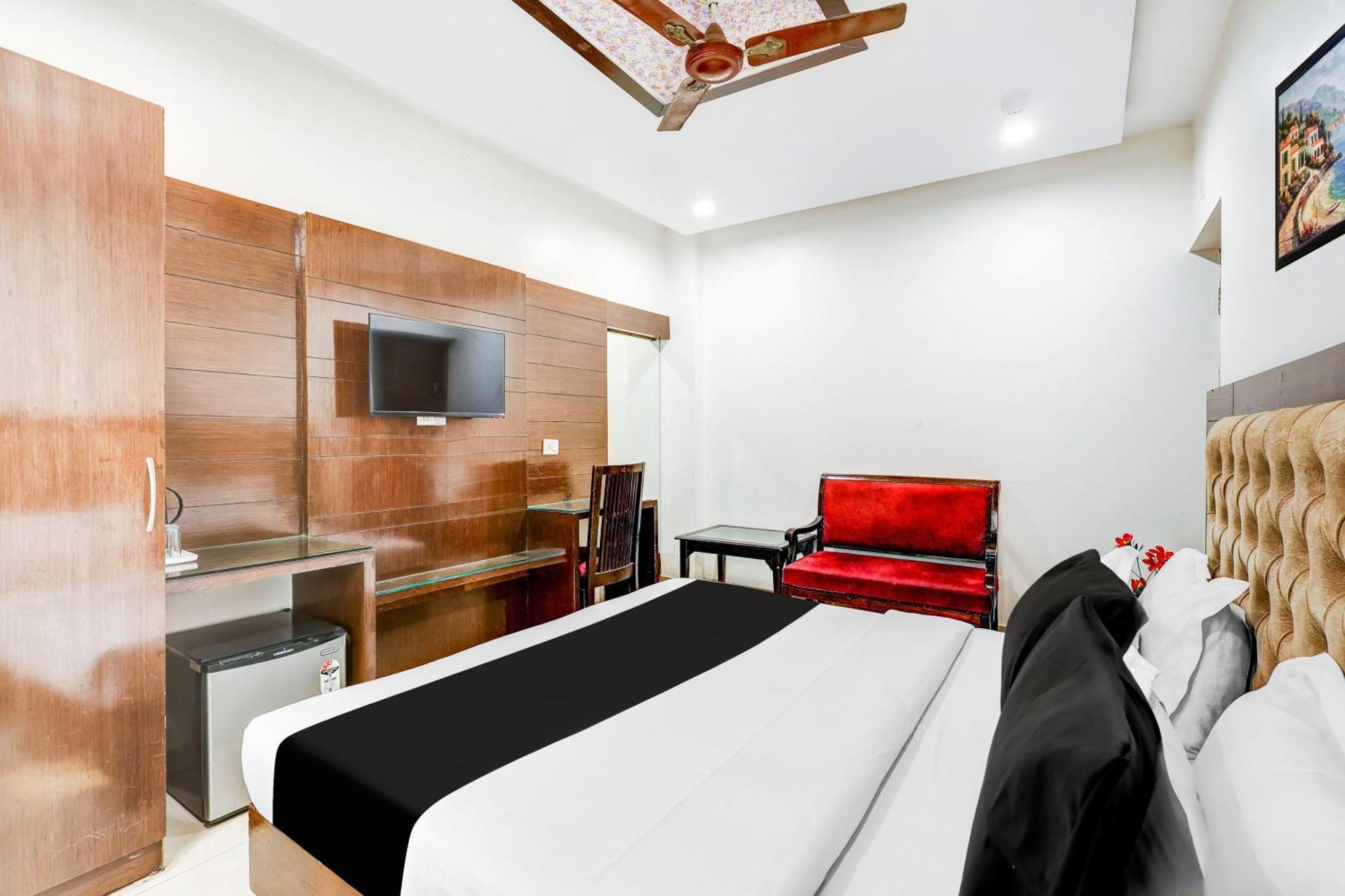 Super Townhouse Arakashan Road Paharganj Formerly Mohan International New Delhi Bagian luar foto
