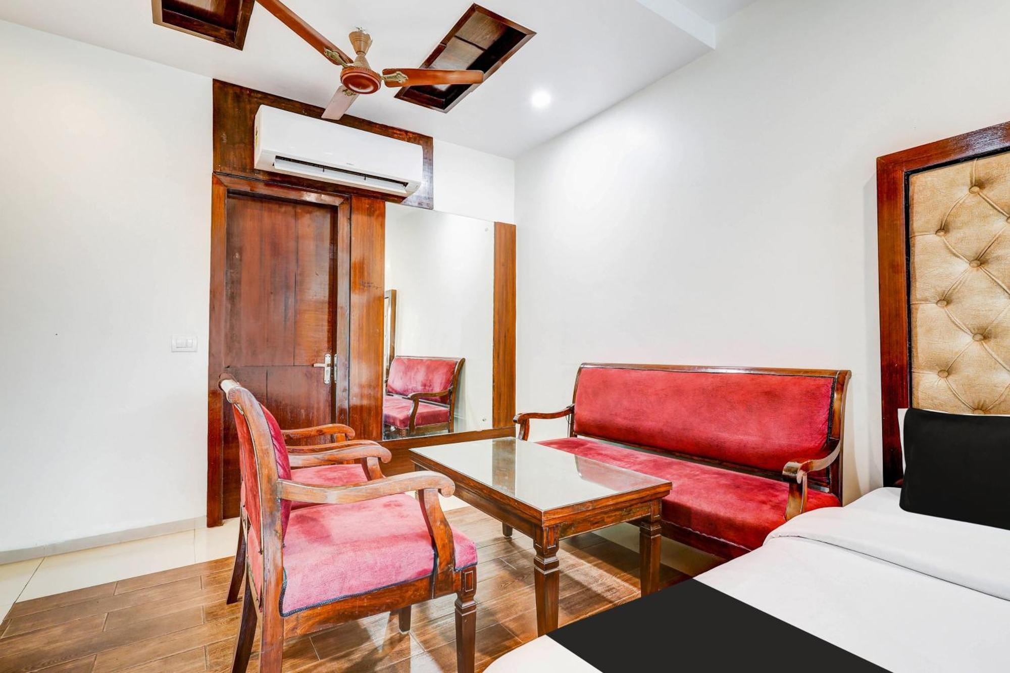 Super Townhouse Arakashan Road Paharganj Formerly Mohan International New Delhi Bagian luar foto