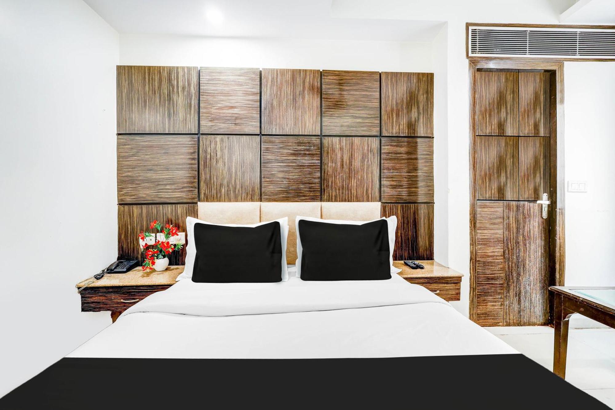 Super Townhouse Arakashan Road Paharganj Formerly Mohan International New Delhi Bagian luar foto