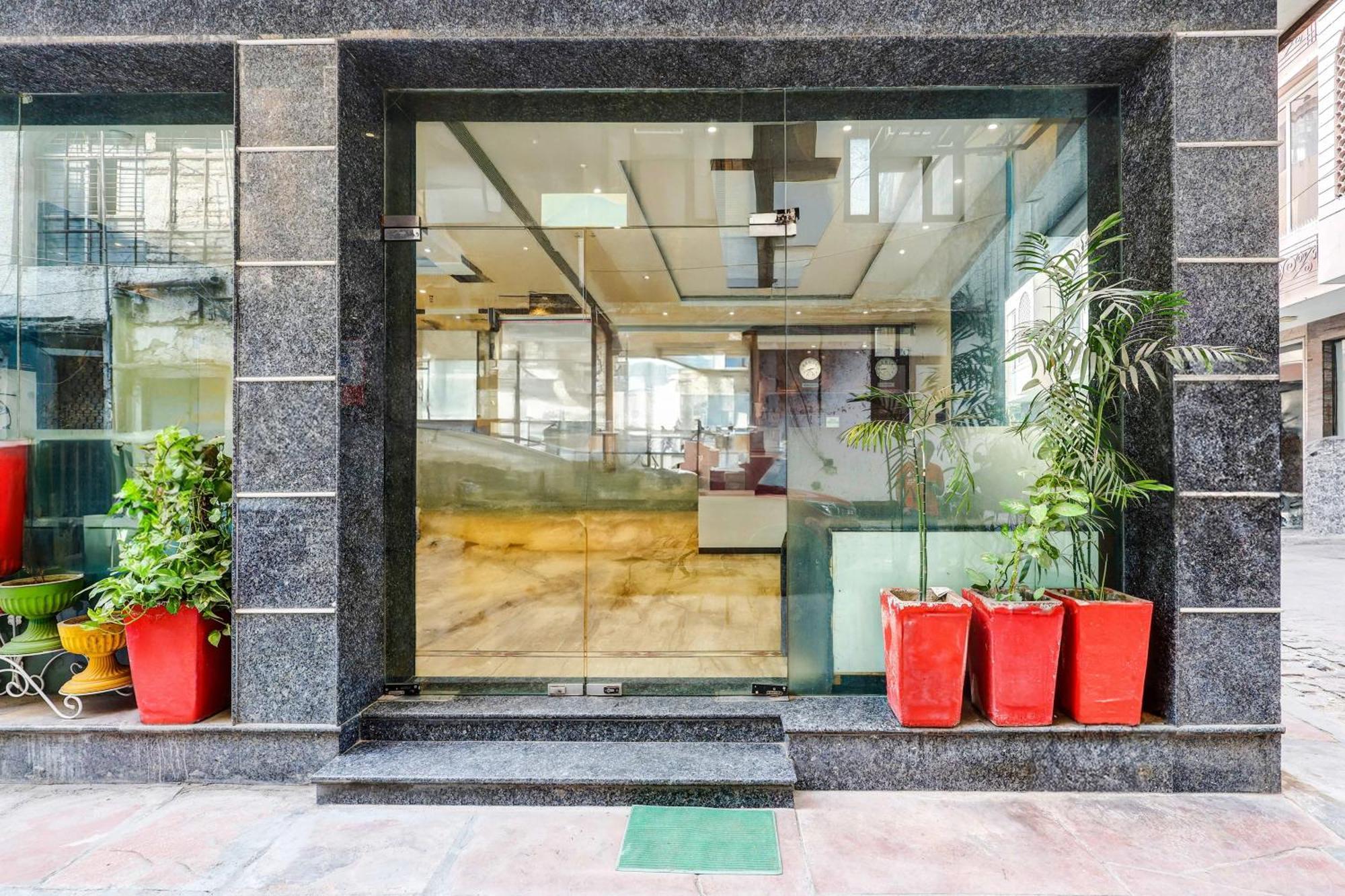 Super Townhouse Arakashan Road Paharganj Formerly Mohan International New Delhi Bagian luar foto