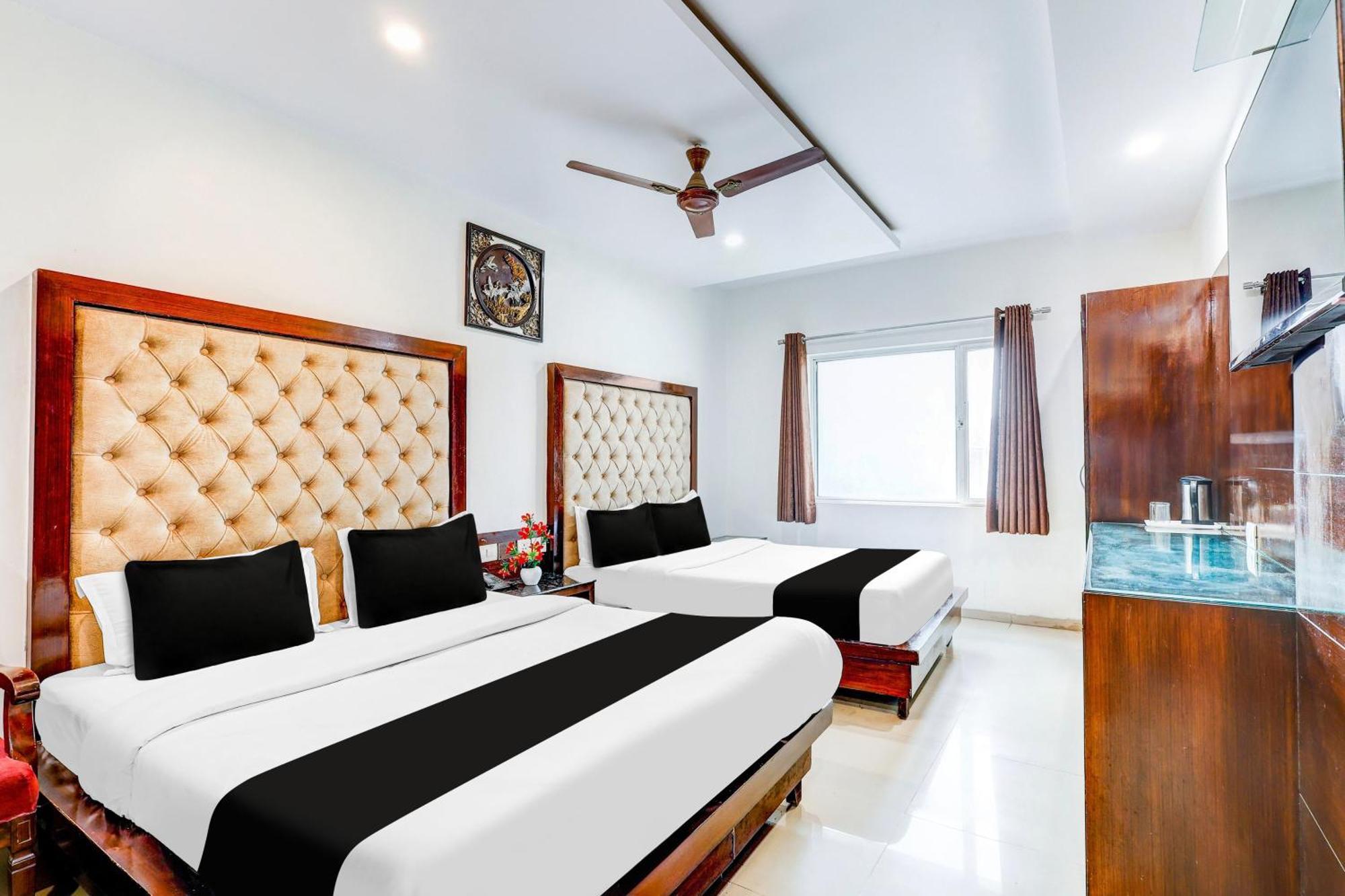 Super Townhouse Arakashan Road Paharganj Formerly Mohan International New Delhi Bagian luar foto
